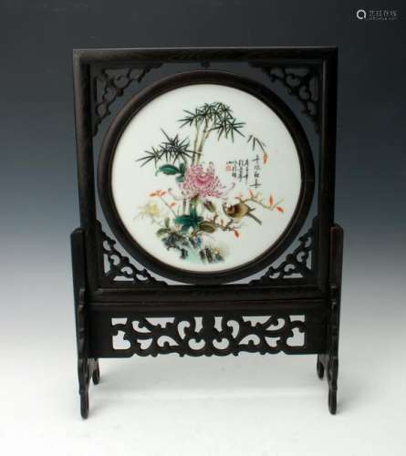 ROUND PORCELAIN SCREEN IN WOODEN FRAME