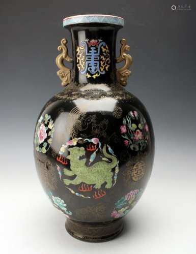 FAMILLE NOIR VASE