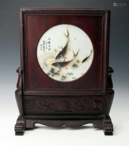 PORCELAIN FISH PLAQUE SCREEN IN WOODEN FRAME