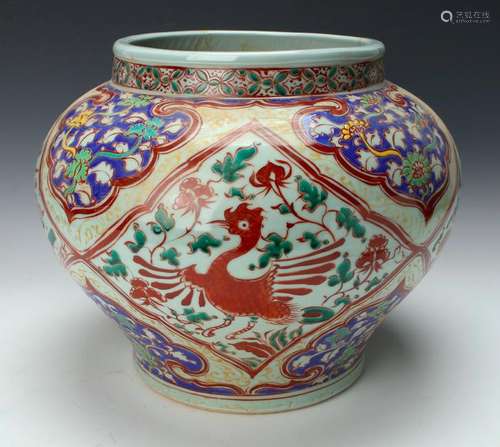 LARGE MULTICOLOR CHINESE PORCELAIN JAR