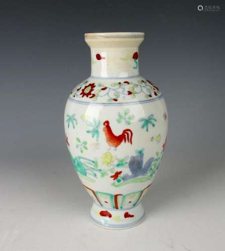 PORCELAIN WUCAI ROOSTER VASE