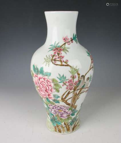 FAMILLE ROSE FLOWER VASE