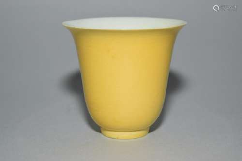 Qing Chinese Lemon Yellow Glaze Bell Cup