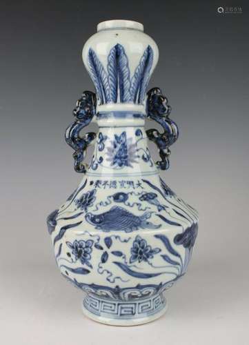 BLUE & WHITE FISH GARLIC HEAD VASE