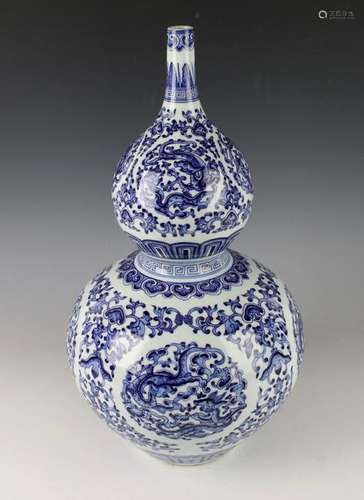 BLUE & WHITE DOUBLE GOURD VASE