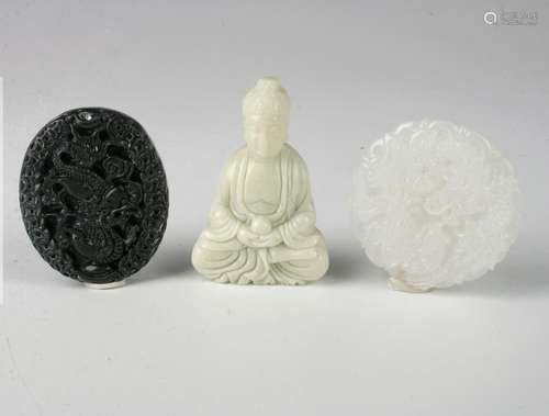 2 JADE PENDANTS & SMALL CARVING