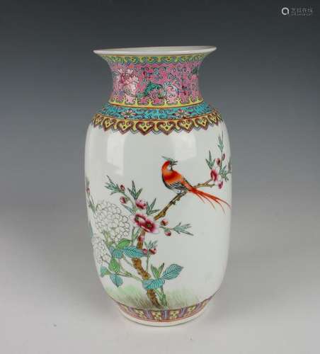 FAMILLE ROSE GARDEN VASE