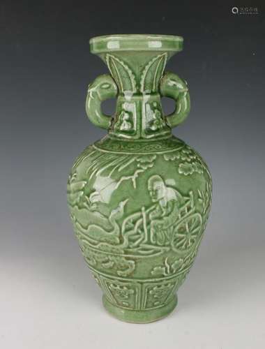 INCISED CRACKLE CELADON VASE