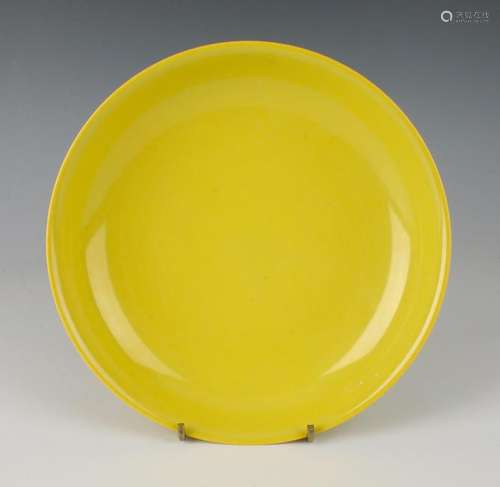 BRIGHT YELLOW CHINESE PORCELAIN BOWL