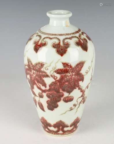 RED & WHITE MEIPING FLOWER VASE