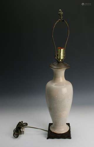 BEIGE CRACKLE CERAMIC LAMP