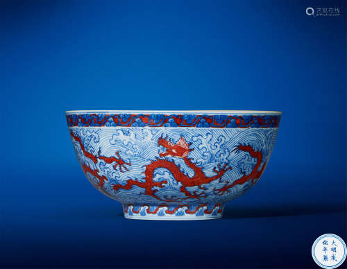 清雍正 青花海水矾红龙纹碗