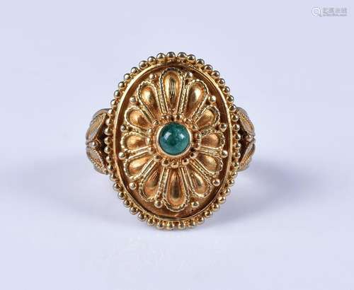 18K YG Etruscan style ring, cabochon emerald