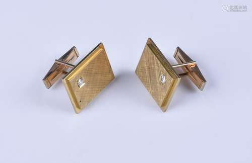 Pr 18K YG mens modern design cufflinks