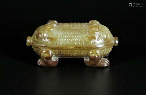 A white jade box in shape of pig