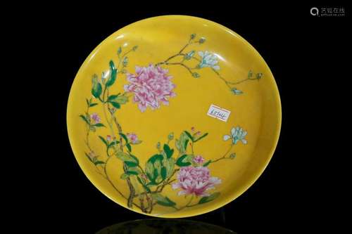 A famille-rose 'flower' dish