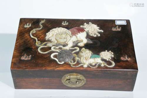 A huanghualiwood 'twin-lions' box