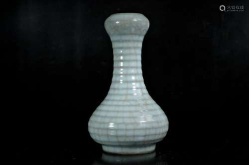 A Chinese gray glaze garlic bottle