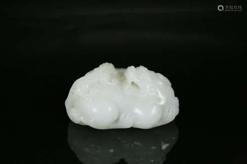 A white jade 'dragons'