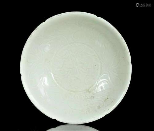 A dingyao carved flowers disc