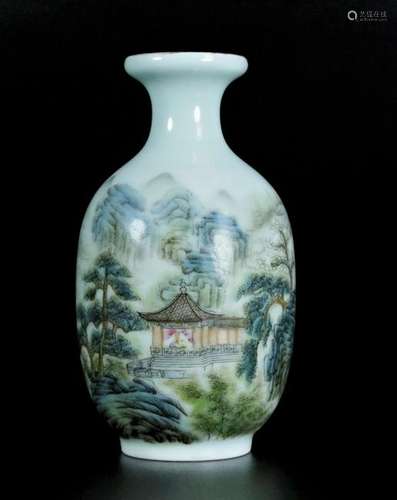 A Chinese colour enamel vase