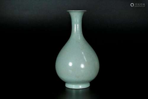 A Chinese ruyao vase