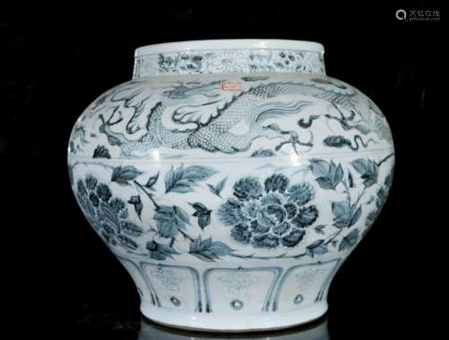 A blue and white 'flower and dragon' jar