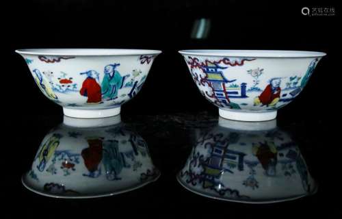 A pair of famille-rose bowls