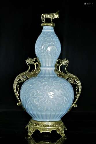 A blue glaze gourd vase