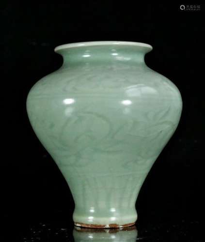 A longquan flower vase