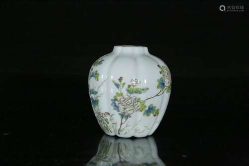 A famille-rose'flower' jar