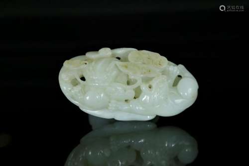 A white jade carved lions hand pieces