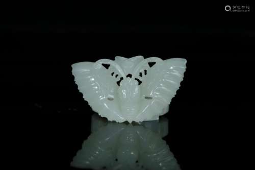 A white jade carved buterfly