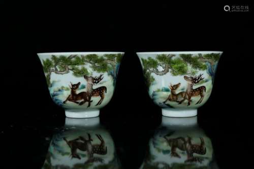 A pair of wucai twin-deer cups