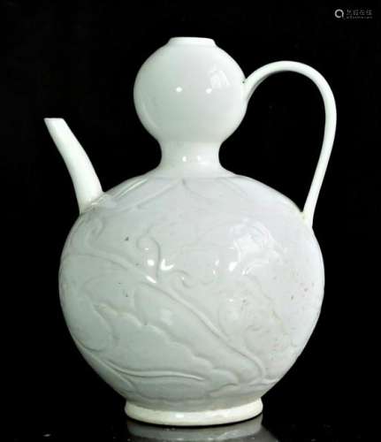 A dingyao carved jug
