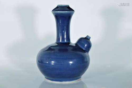 A blue glaze kettle