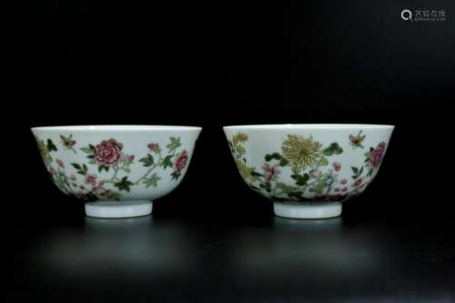 A pair of famille rose flower bowls