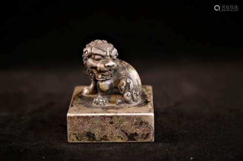 A silver seal carving of lions