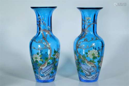 A pair of bule glass vase