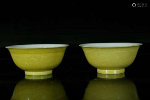 A pair of yellow glaze 'dragon' bowls