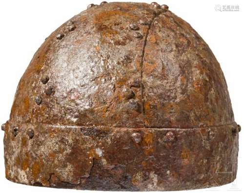 Eiserner Bandhelm, Mitteleuropa, spätes 5. - 6. Jhdt.Eindrucksvoll erhaltener Bandhelm vom Typ St.