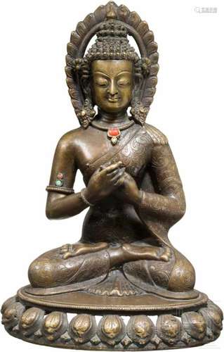 Buddha, Tibet, 19. Jhdt.Fein gravierte, patinierte Bronze mit kleinen Türkis- und Koralleneinlagen