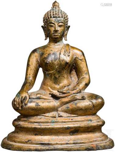 Bronze-Buddha mit Goldlackfassung, SüdostasienHohl gegossene Bronze mit Goldlackfassung. Darstellung