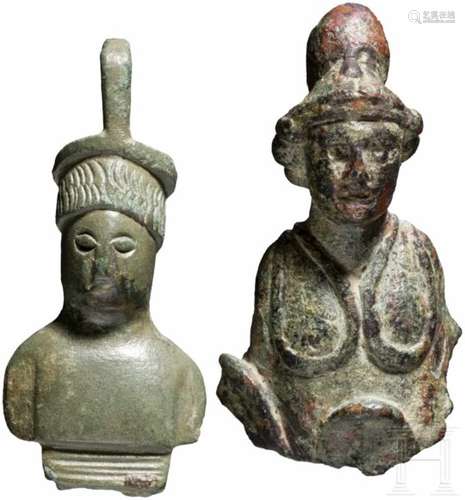 Zwei Bronzeappliken, Minerva- und Frauenbüste, römisch, 1. - 3. Jhdt.Minervabüste mit Helm und