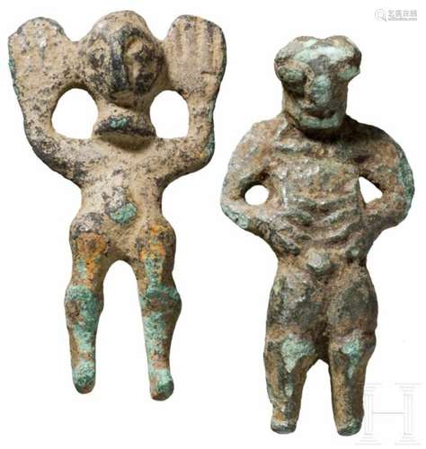 Zwei Votivfiguren, Westasien, 8. - 6. Jhdt. v. Chr.Zwei stilisierte männliche Figuren aus Bronze