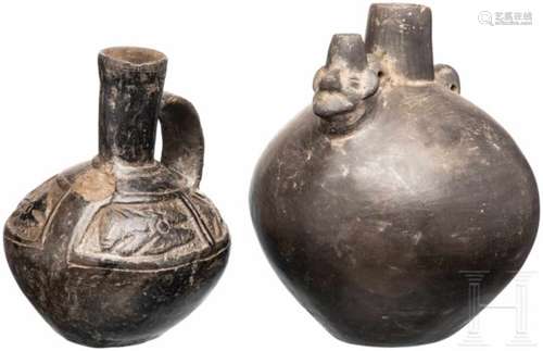 Zwei Gefäße, Peru, Chimú-Kultur, 1250 - 1470Kugelige Flasche mit kurzem, sich konisch verjüngendem