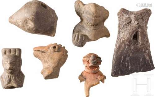 Sechs Terrakottafragmente, Peru, präkolumbianischFragment einer stilisierten menschlichen Figur