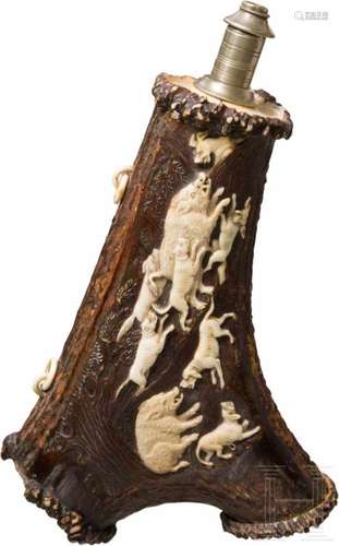 Jagdliche Hirschhorn-Pulverflasche, Lebrecht Schulz, Meiningen, um 1840Korpus aus schön geperltem