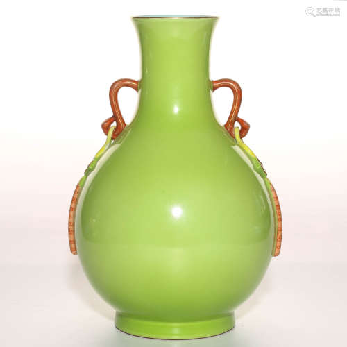 A Chinese Green Glazed Porcelain Vase