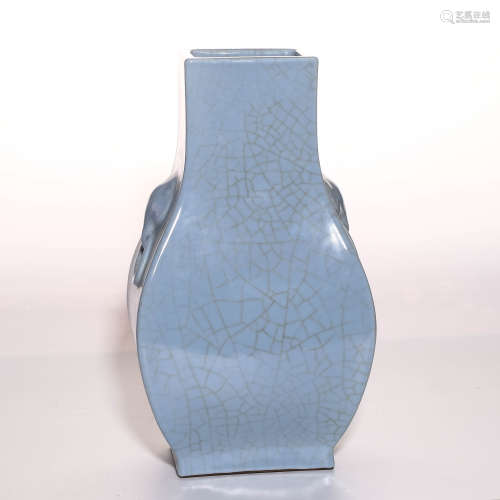 A Chinese Ru-Type Glazed Porcelain Square Vase